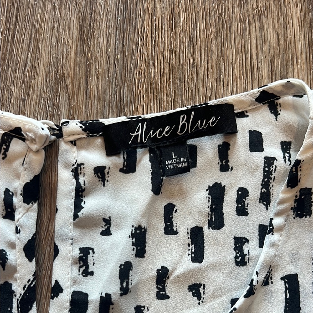 Alice Blue Women's Black and White Patterned Top - Picture 2 of 3